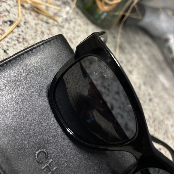 Authentic Chanel sunglasses with case - Picture 2 of 7